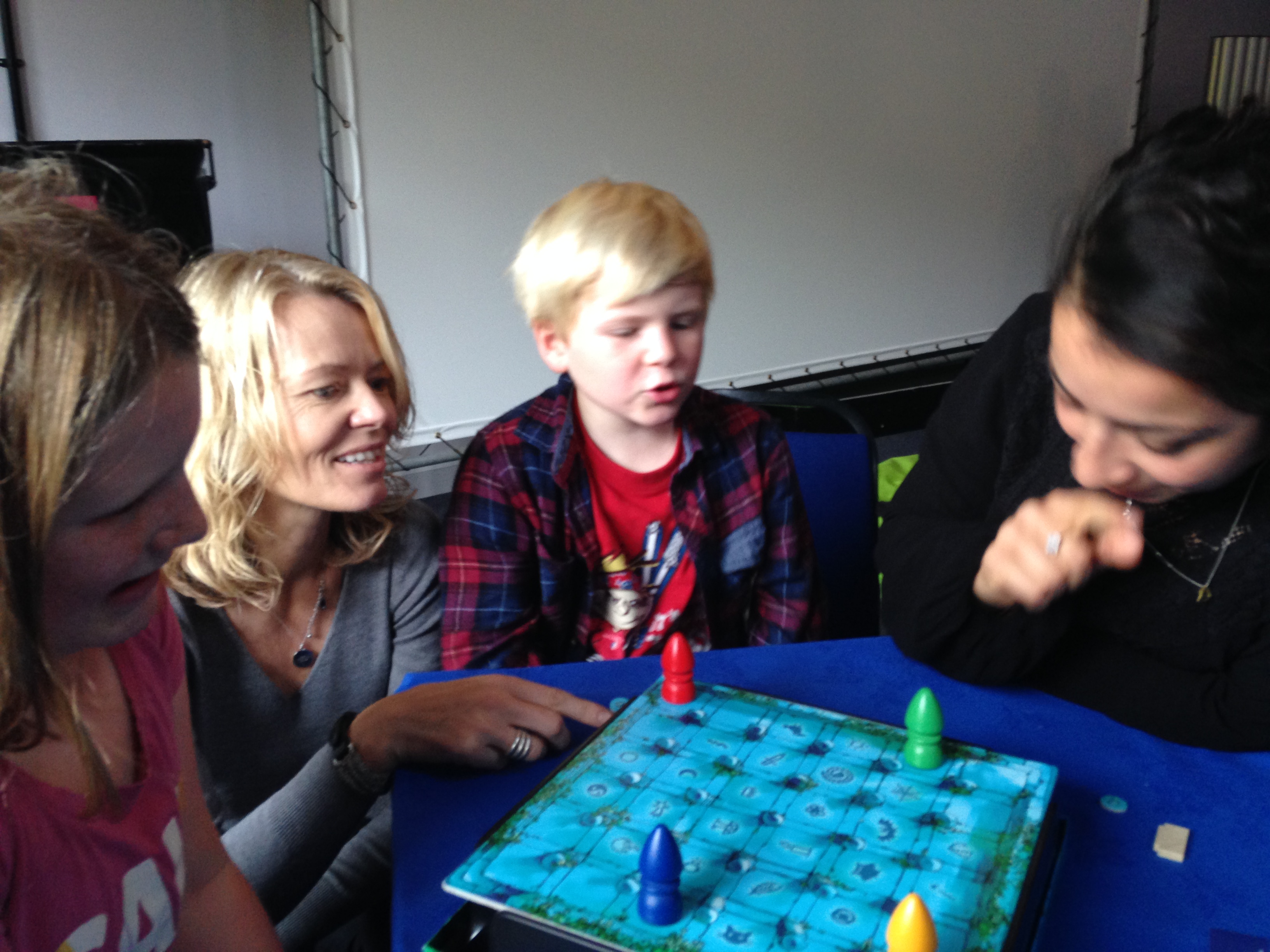 Jude and Ruby explain Labyrinth to Mae and Tine